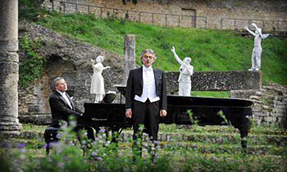 2012 - Partecipazione del M° Stefano Palmigiano nel Video Clip di Andrea Bocelli “Notte Illuminata”. Volterra /Firenze