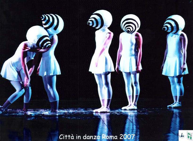 2007 - Partecipazione delle allieve del 5° corso con la Coreografia “Occhi di Bambino” alla RASSEGNA “CITTÀ’ IN DANZA” Lazio 2007 presso il Teatro Viganò - Roma