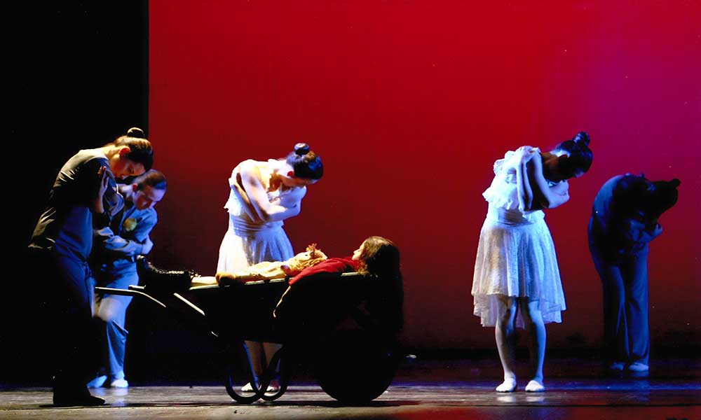 2013 - AUTUNNO IN DANZA “Teatro Orione Roma “. Il Centro Dimensione Danza viene scelto dall’Illupoli Dance School di Atene a rappresentare l’Italia nell’ambito di un gemellaggio con la Grecia