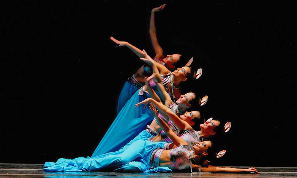 2013 - AUTUNNO IN DANZA “Teatro Orione Roma “. Il Centro Dimensione Danza viene scelto dall’Illupoli Dance School di Atene a rappresentare l’Italia nell’ambito di un gemellaggio con la Grecia
